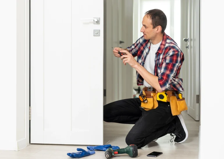 What to Expect With Emergency Locksmith Services And How to Avoid Scams